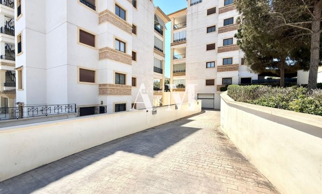 Alquiler a largo plazo - Ático - Guardamar del Segura - Urbanizaciones