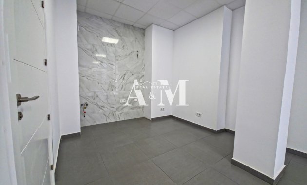 Resale - Commercial - Torrevieja - Centro