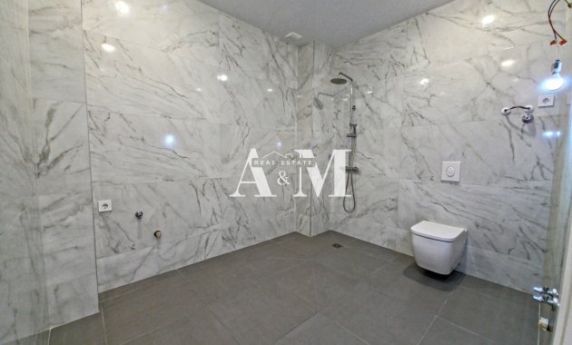 Resale - Commercial - Torrevieja - Centro