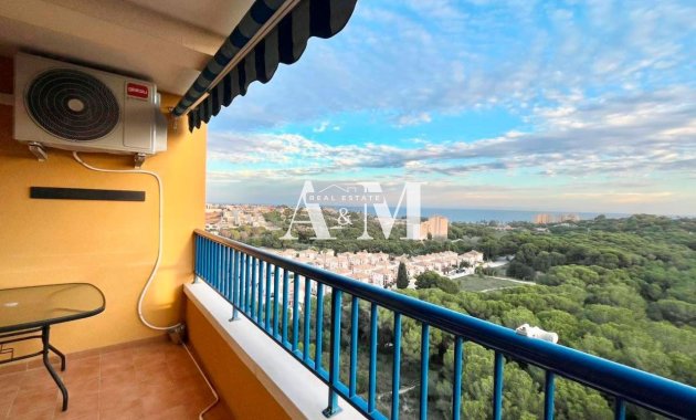 Alquiler a largo plazo - Apartamento / piso - Dehesa de Campoamor
