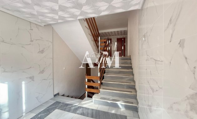 Alquiler a largo plazo - Apartamento / piso - Punta Prima