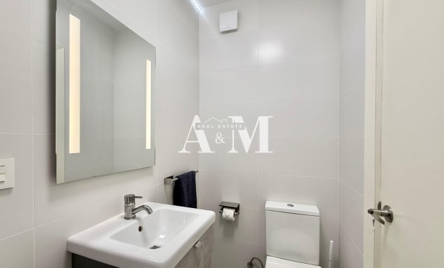 Alquiler a largo plazo - Apartamento / piso - Punta Prima