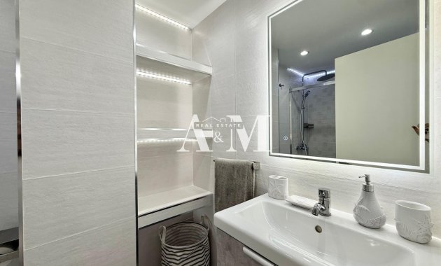 Alquiler a largo plazo - Apartamento / piso - Punta Prima