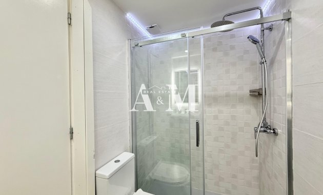 Alquiler a largo plazo - Apartamento / piso - Punta Prima