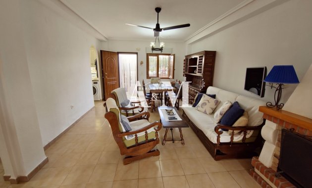 Alquiler a largo plazo - Apartamento / piso - Punta Prima