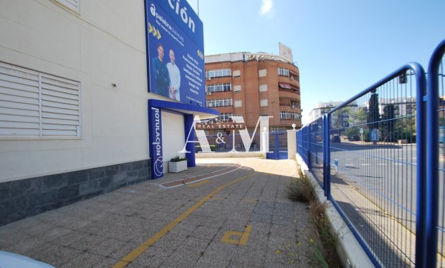 Long Term Rental - Commercial - Torrevieja - Parque de las Naciones