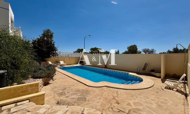 Resale - Chalet - Orihuela Costa - Villamartín