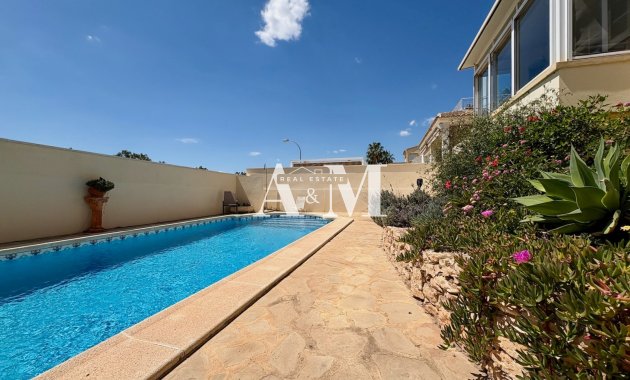 Resale - Chalet - Orihuela Costa - Villamartín