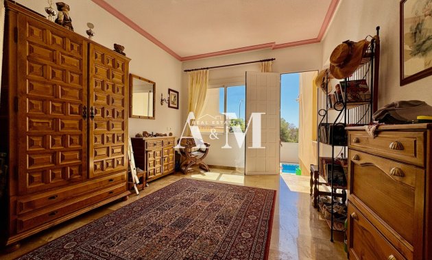 Resale - Chalet - Orihuela Costa - Villamartín