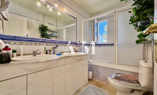 Resale - Chalet - Orihuela Costa - Villamartín