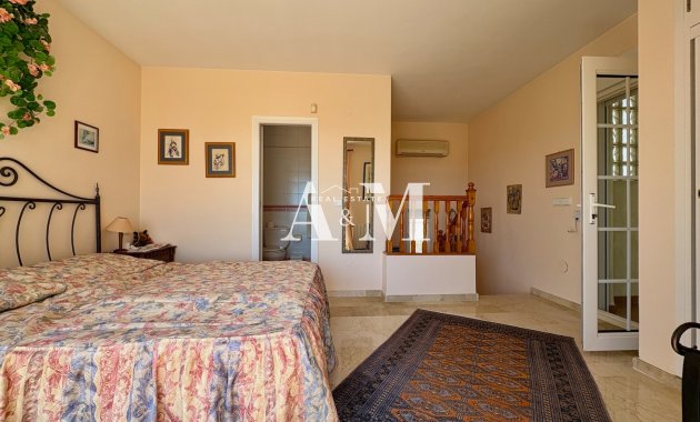 Resale - Chalet - Orihuela Costa - Villamartín