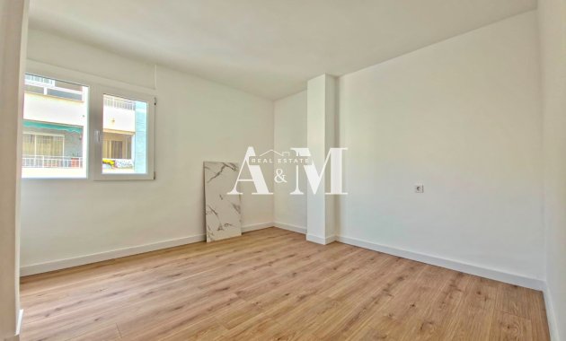 Resale - Apartment / flat - Torrevieja - El Acequión - Los Náufragos