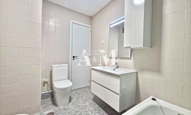 Resale - Apartment / flat - Torrevieja - El Acequión - Los Náufragos