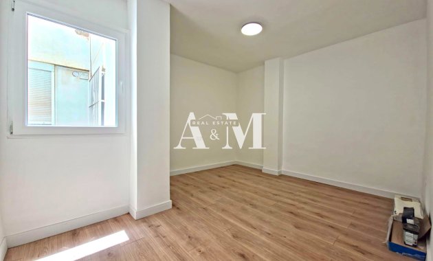 Resale - Apartment / flat - Torrevieja - El Acequión - Los Náufragos