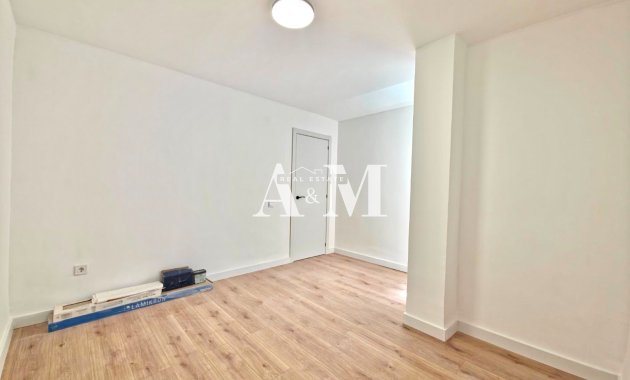 Resale - Apartment / flat - Torrevieja - El Acequión - Los Náufragos
