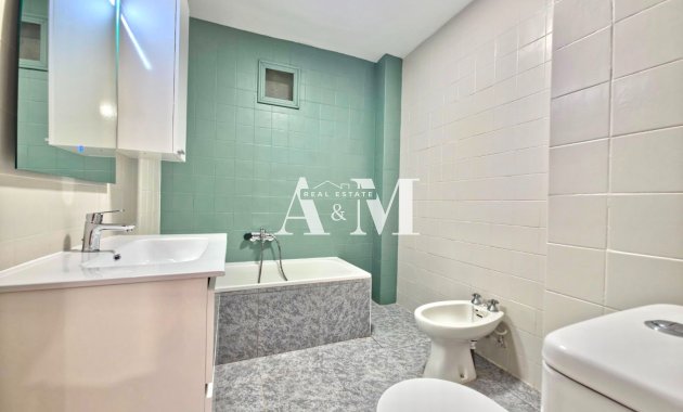 Resale - Apartment / flat - Torrevieja - El Acequión - Los Náufragos